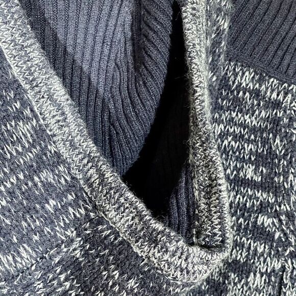 Amongst Others Hoodie Sweater‎ - Picture 4 of 6